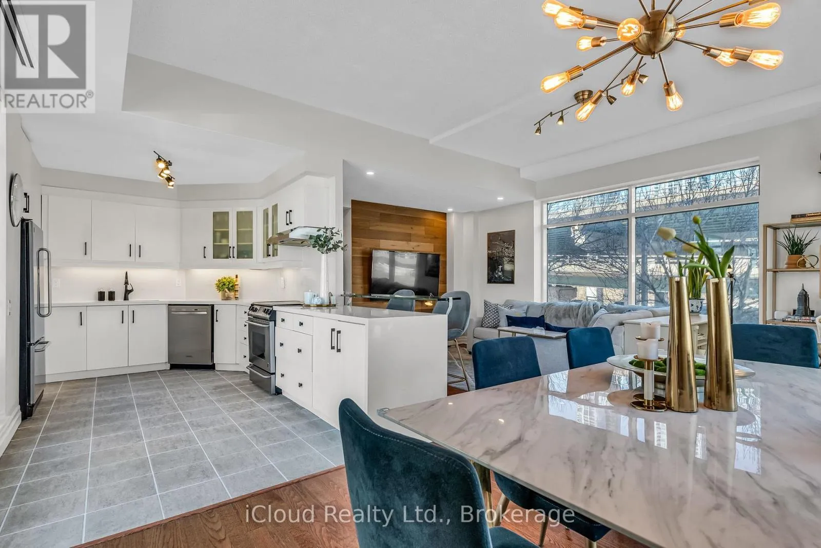 Apartment for rent: 210e - 500 Queens Quay W, Toronto, Ontario M5V 3K8