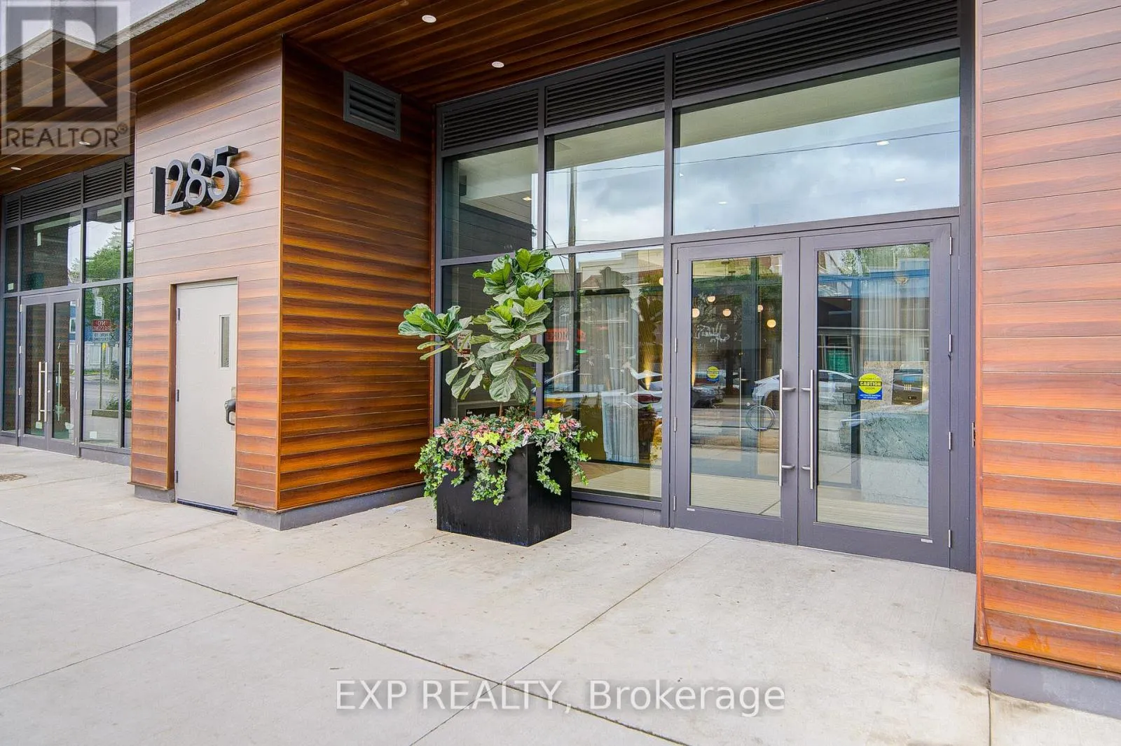 Apartment for rent: 211 - 1285 Queen Street E, Toronto, Ontario M4L 1C2