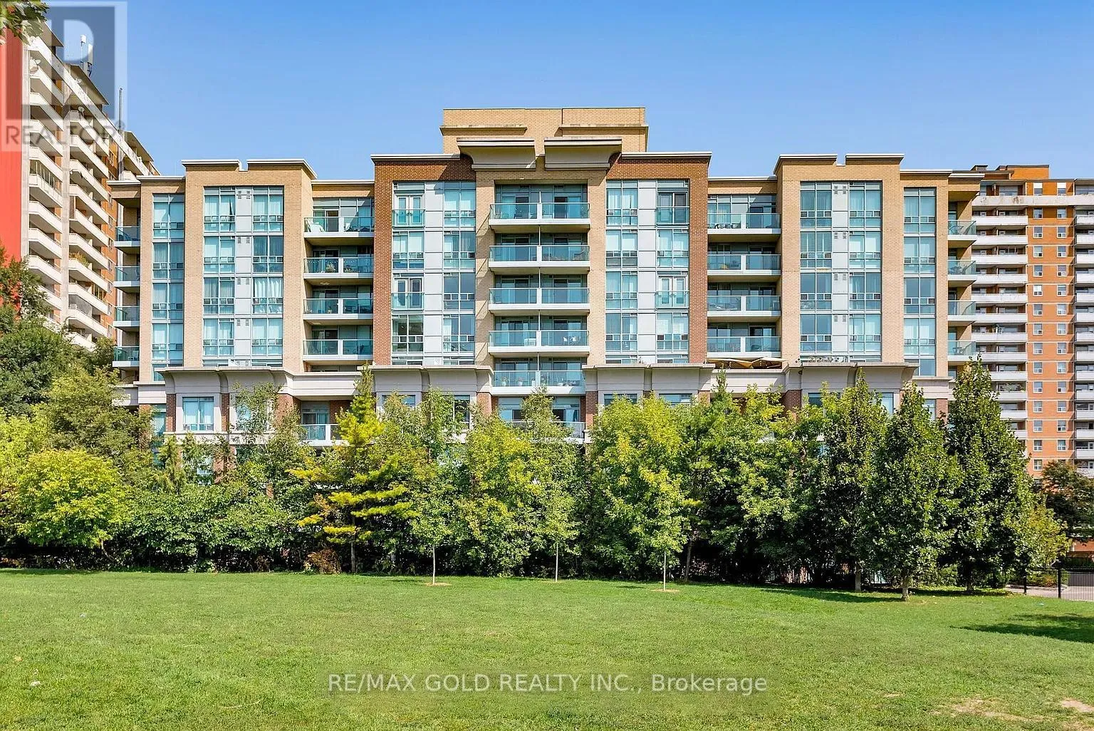 Apartment for rent: 211 - 17 Michael Power Place, Toronto, Ontario M9A 5G5