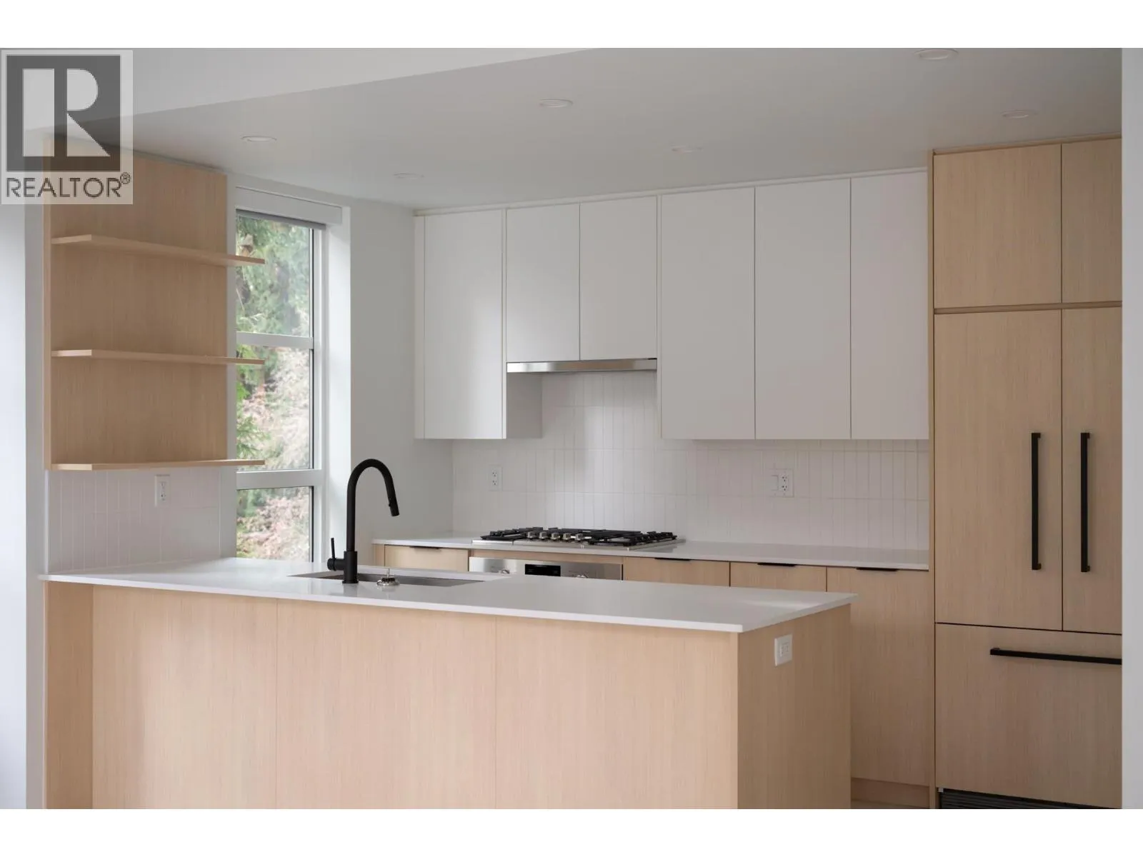 Row / Townhouse for rent: 211 2045 Heritage Park Lane, North Vancouver, British Columbia V7H 0E3