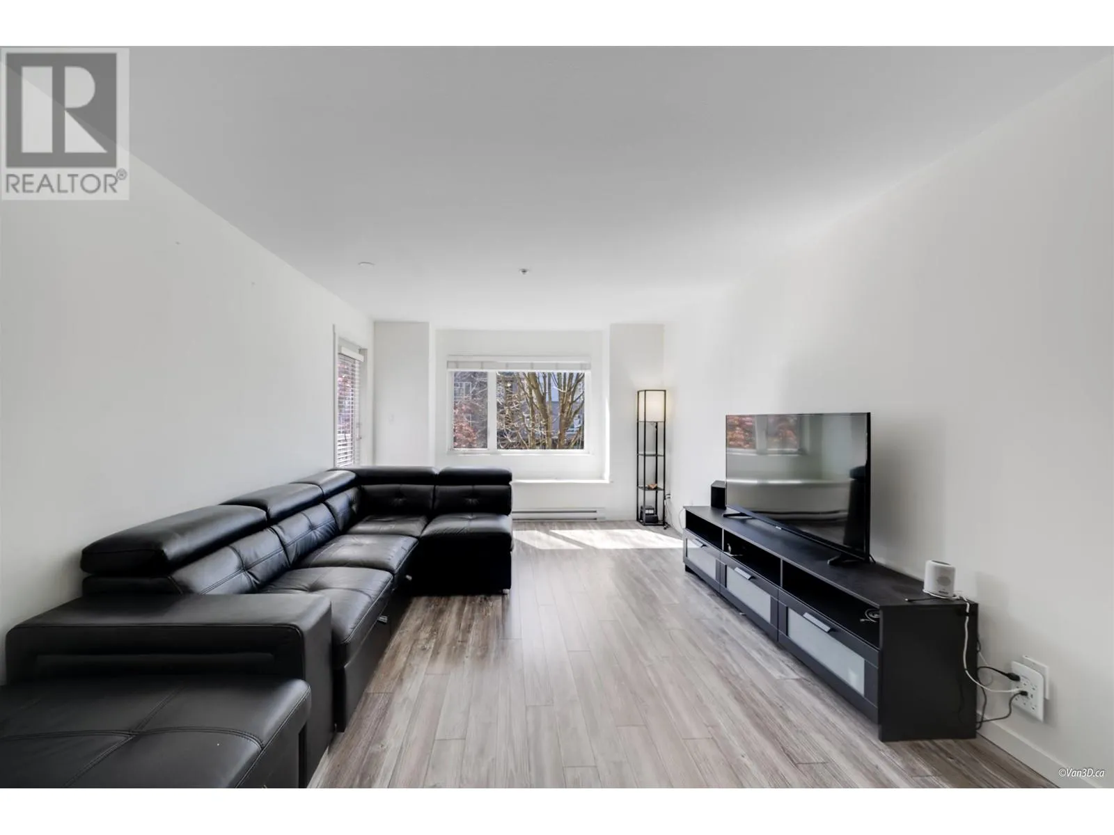 Apartment for rent: 211 2373 Atkins Avenue, Port Coquitlam, British Columbia V3C 1Y7