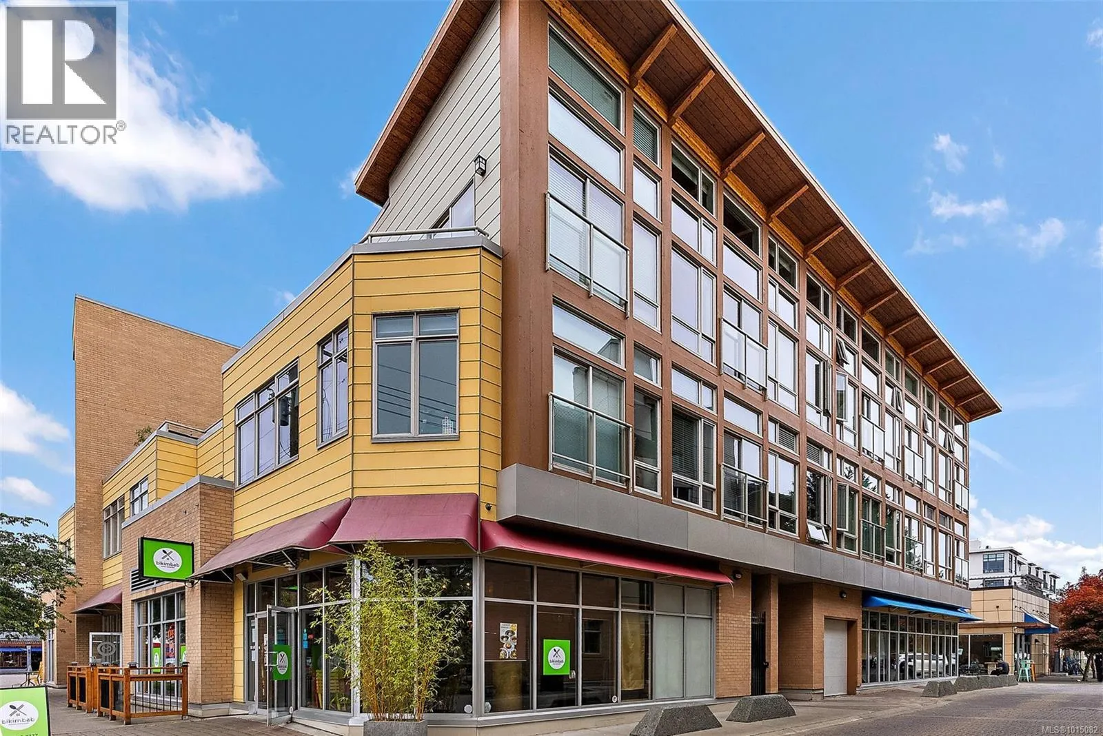 Apartment for rent: 211 240 Cook St, Victoria, British Columbia V8V 3X3