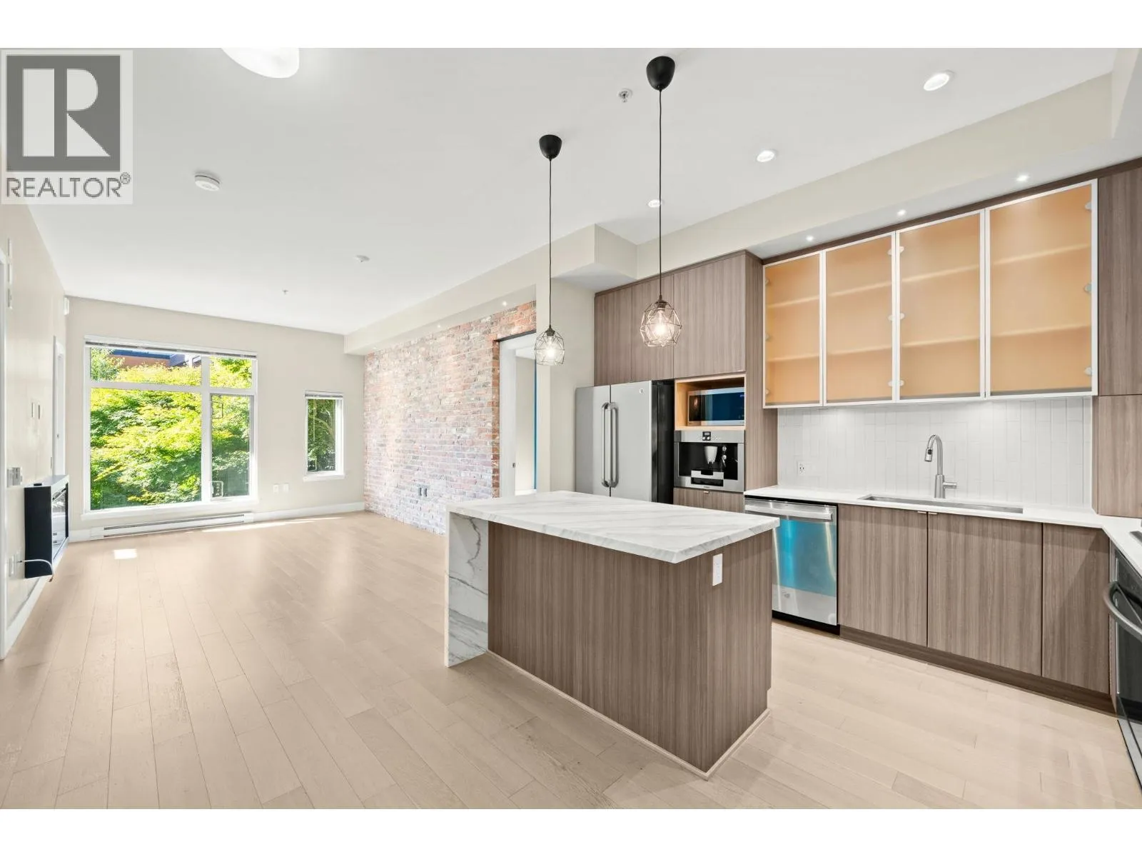 Apartment for rent: 211 260 Salter Street, New Westminster, British Columbia V3M 0J4