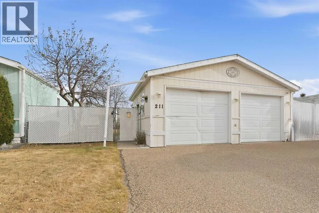 Mobile Home for rent: 211, 37543 England Way, Rural Red Deer County, Alberta T4S 2C3