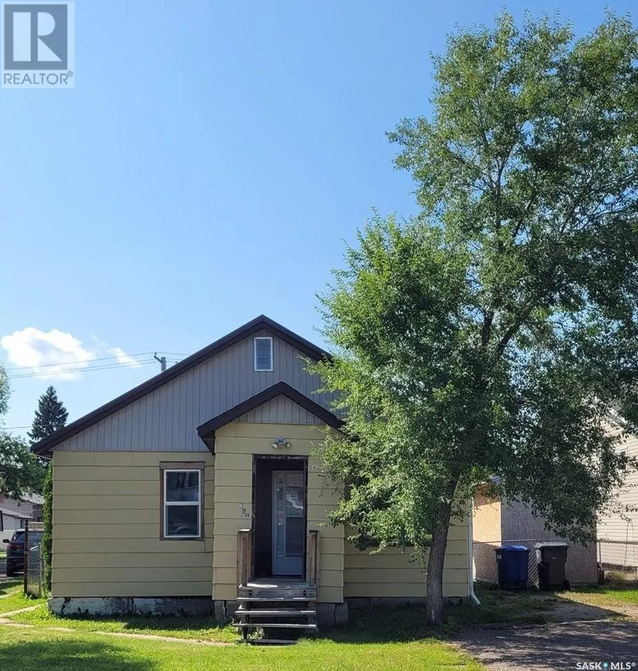 House for rent: 211 3rd Street W, Meadow Lake, Saskatchewan S9X 1Y6