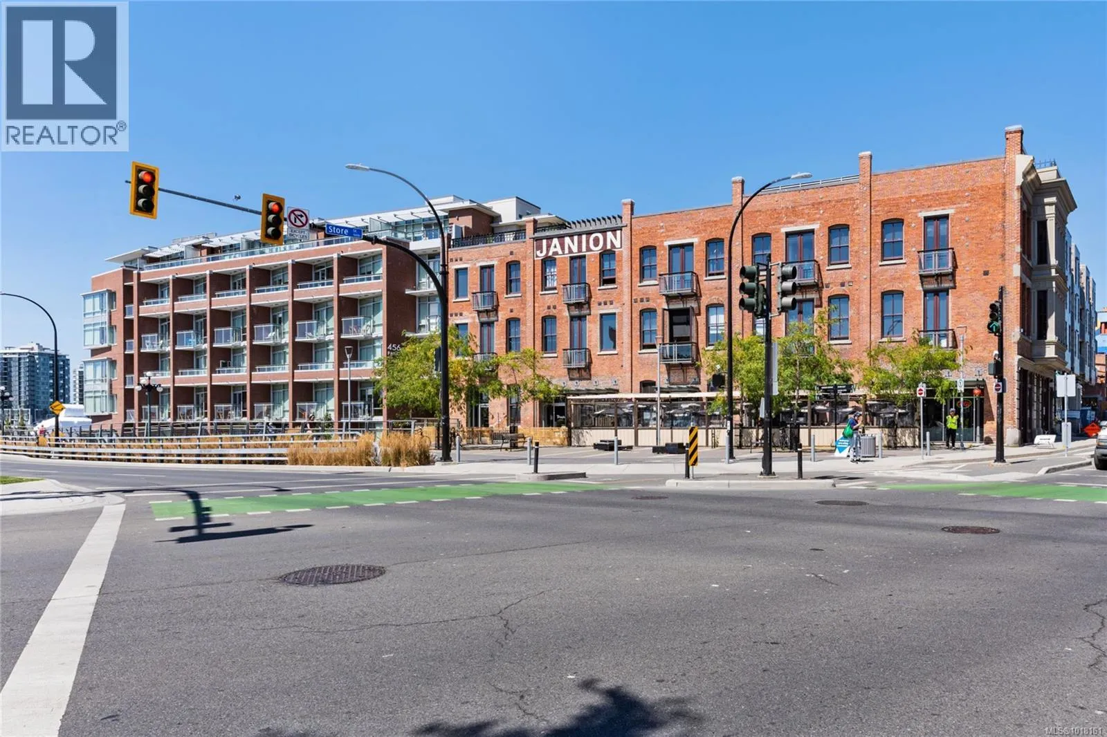 Apartment for rent: 211 456 Pandora Ave, Victoria, British Columbia V8W 0E3