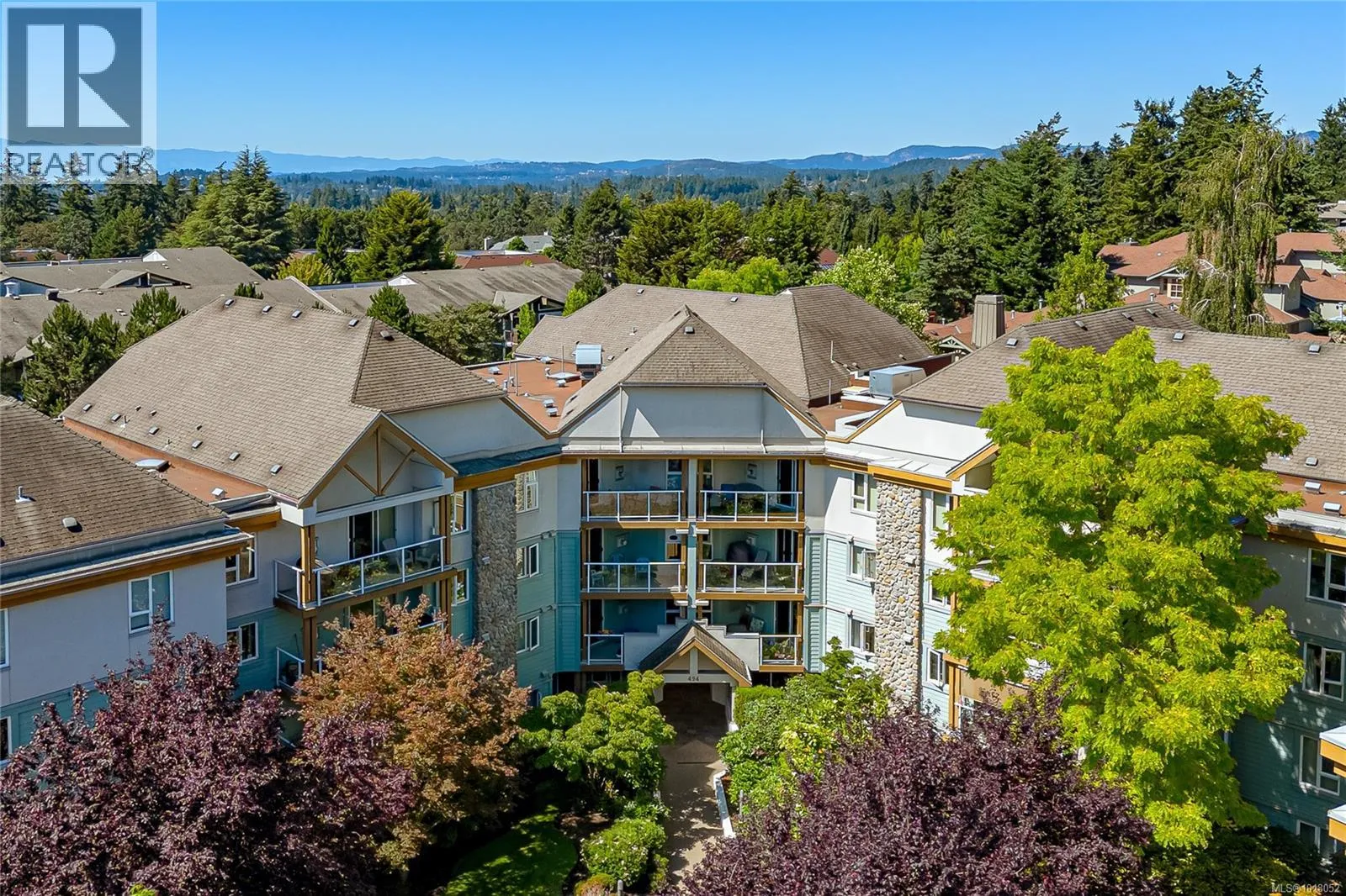 Apartment for rent: 211 494 Marsett Pl, Saanich, British Columbia V8Z 7J1