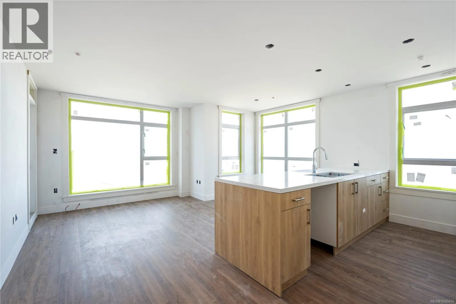 Apartment for rent: 211 6320 Sentinal Dr, Nanaimo, British Columbia V9V 1W4