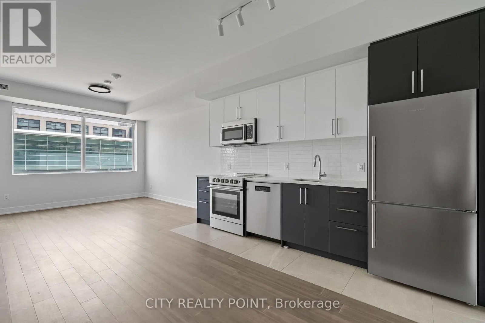 Apartment for rent: 211 - 664 Spadina Avenue, Toronto, Ontario M5S 2H7