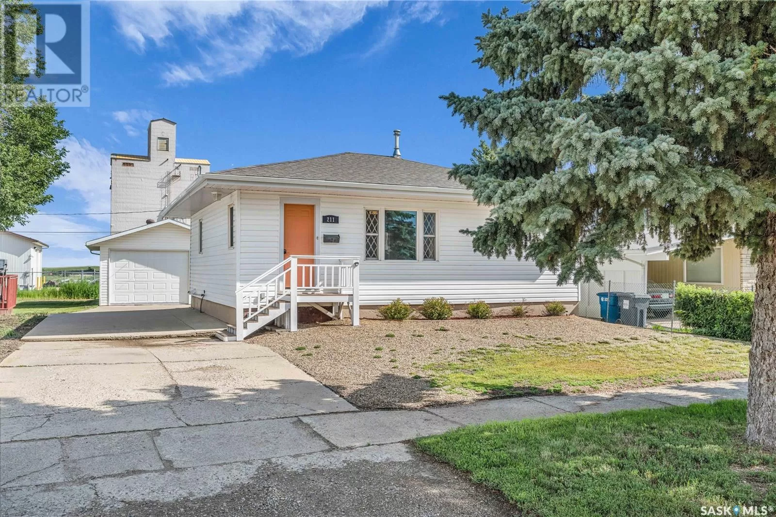 House for rent: 211 6th Avenue W, Gravelbourg, Saskatchewan S0H 1X0