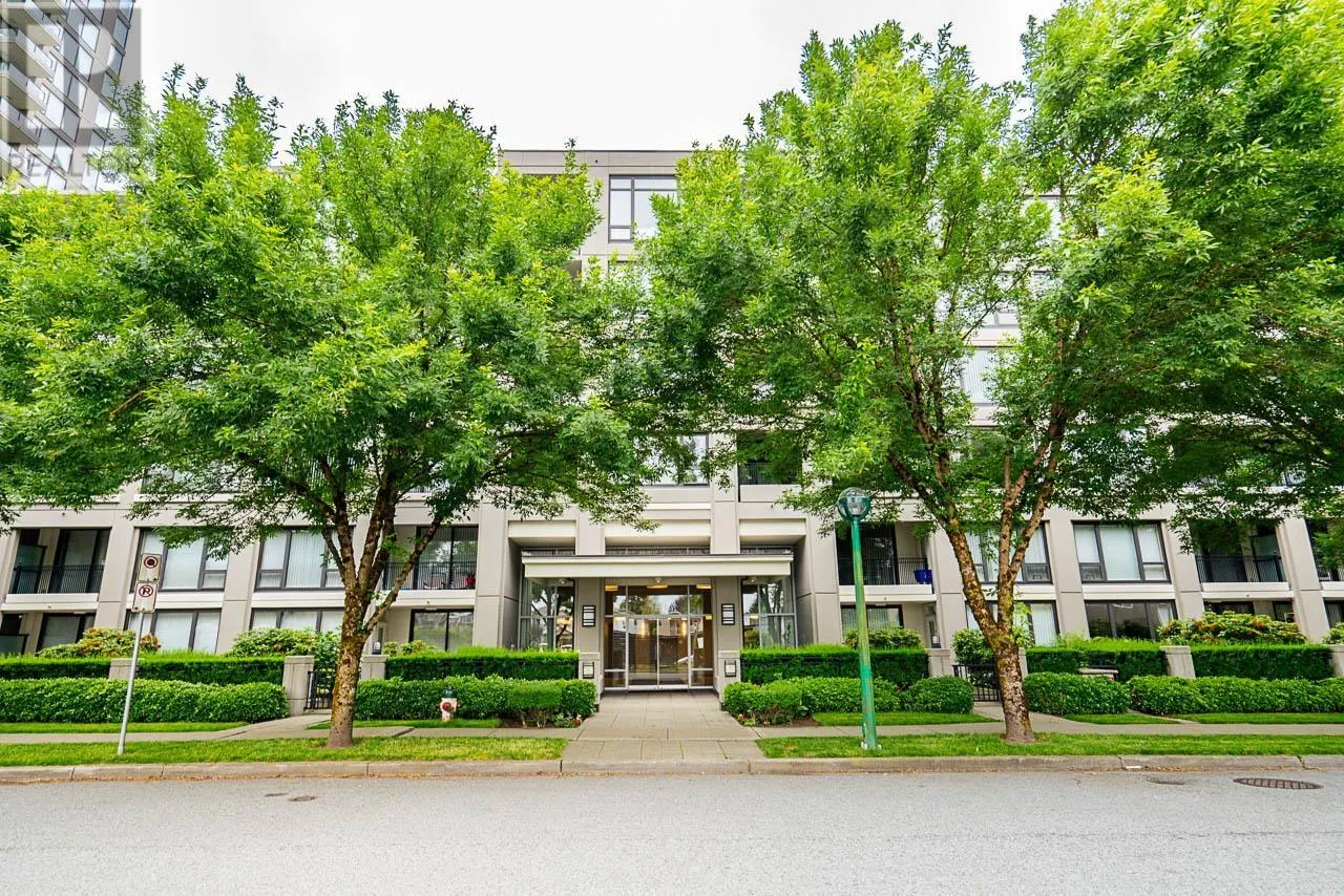 Apartment for rent: 211 7138 Collier Street, Burnaby, British Columbia V5E 0A2