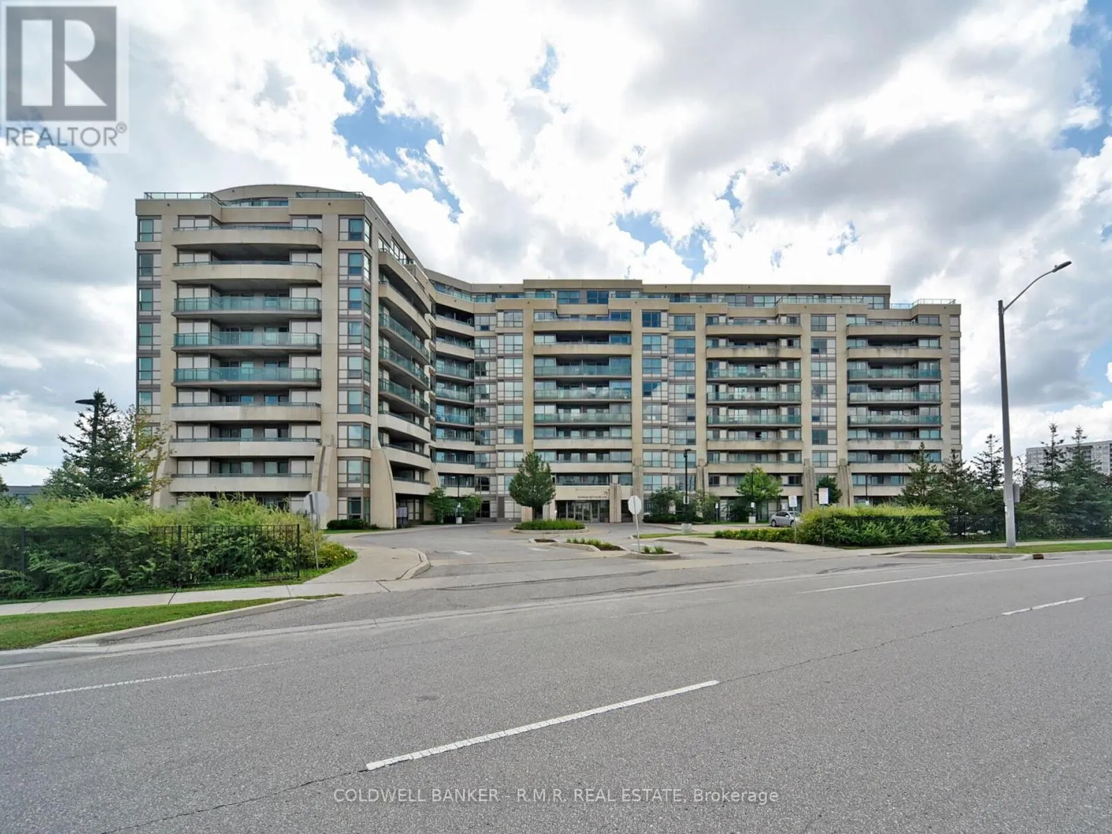 Apartment for rent: 211 - 75 Norman Bethune Avenue, Richmond Hill, Ontario L4B 0B6