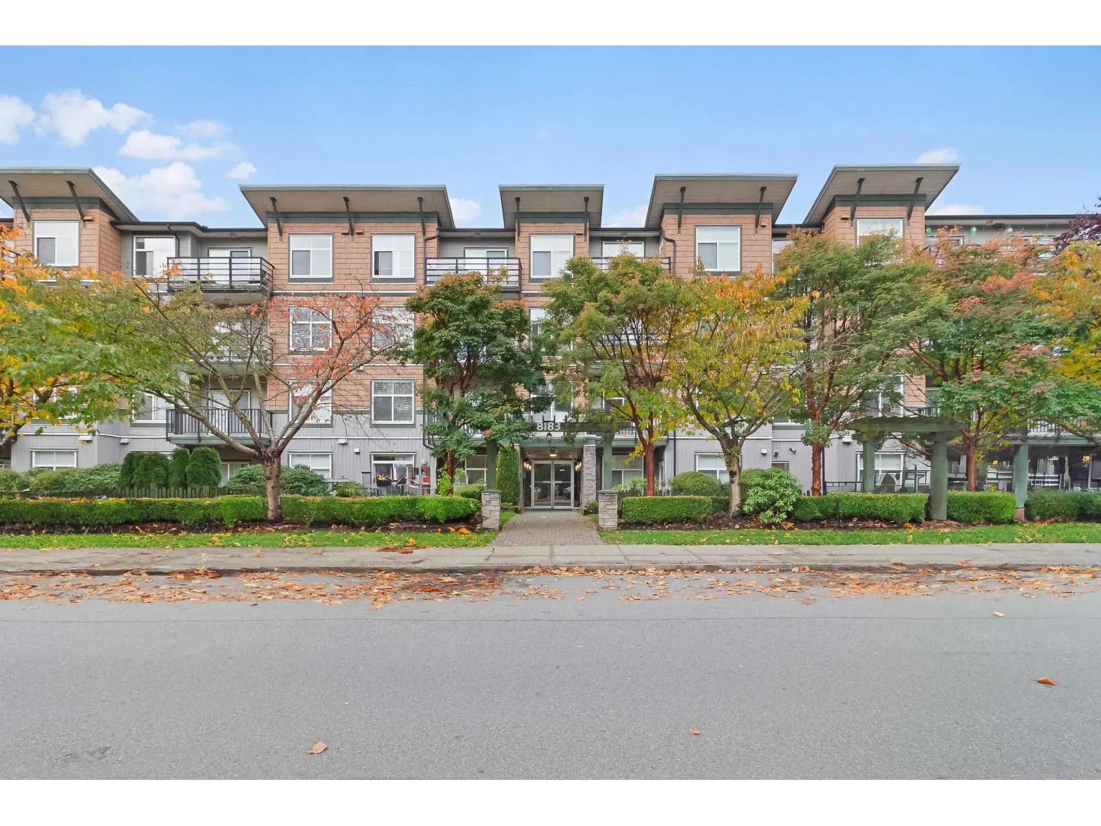 Apartment for rent: 211 8183 121a Street, Surrey, British Columbia V3W 1S7