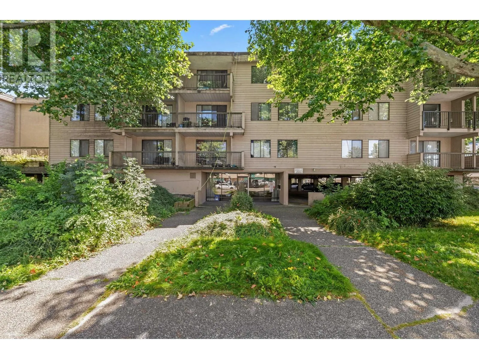 Apartment for rent: 211 8400 Lansdowne Road, Richmond, British Columbia V6X 3G3