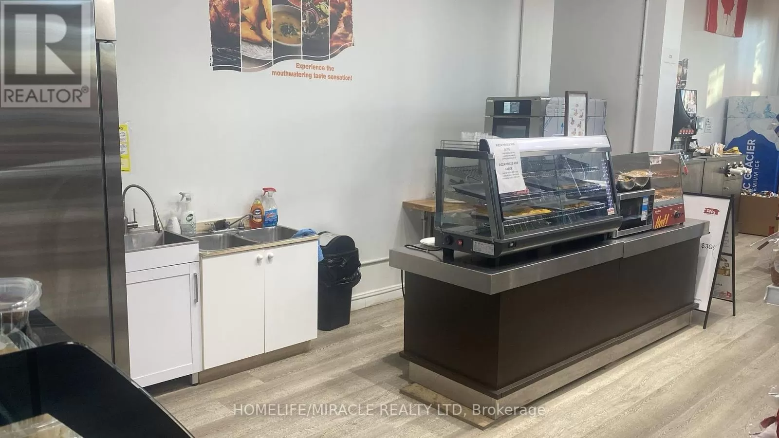 211 A Ranee Avenue, Toronto, Ontario M6A 0C7