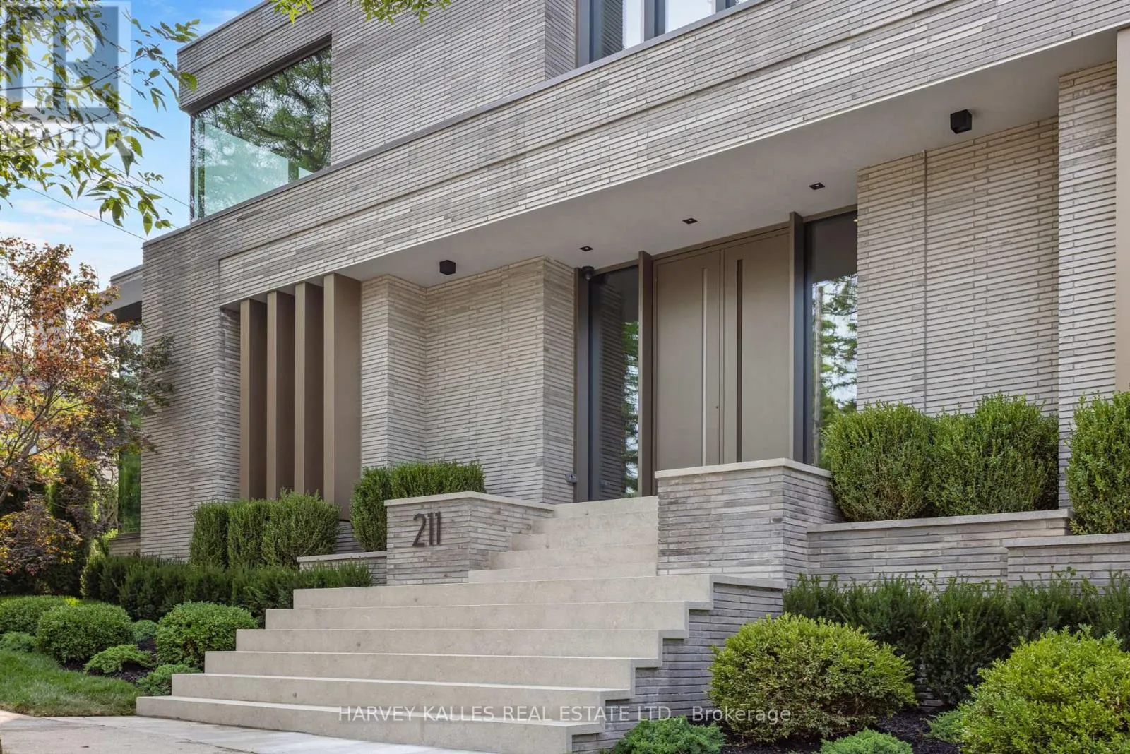 House for rent: 211 Dunvegan Road, Toronto, Ontario M5P 2P3