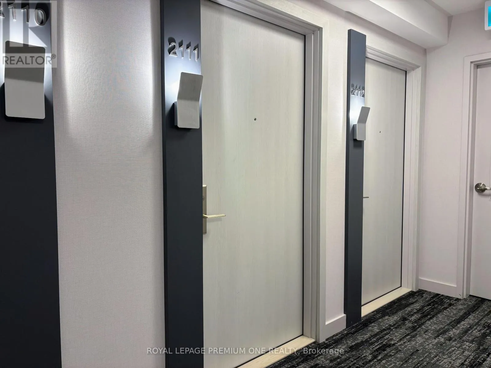 Apartment for rent: 2111 - 30 Samuel Wood Way, Toronto, Ontario M5B 1L4