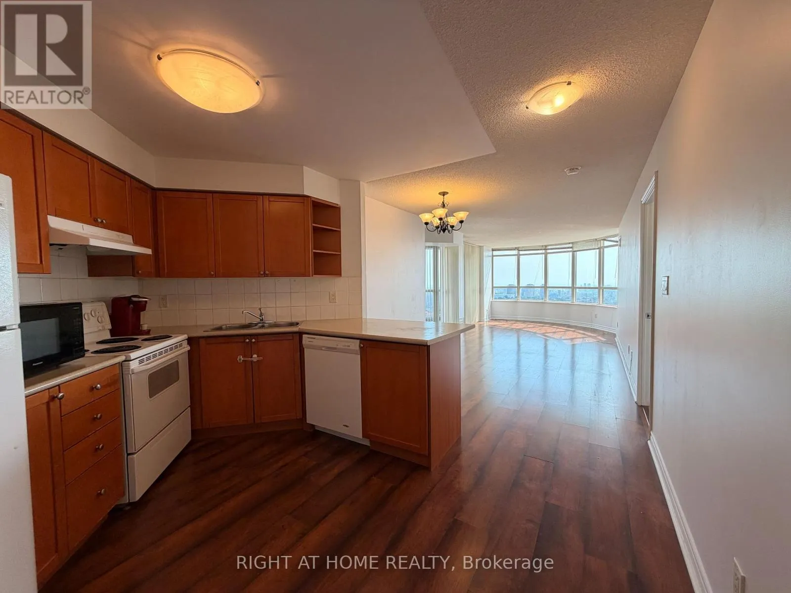 Apartment for rent: 2111 - 3880 Duke Of York Boulevard, Mississauga, Ontario L5B 4M7