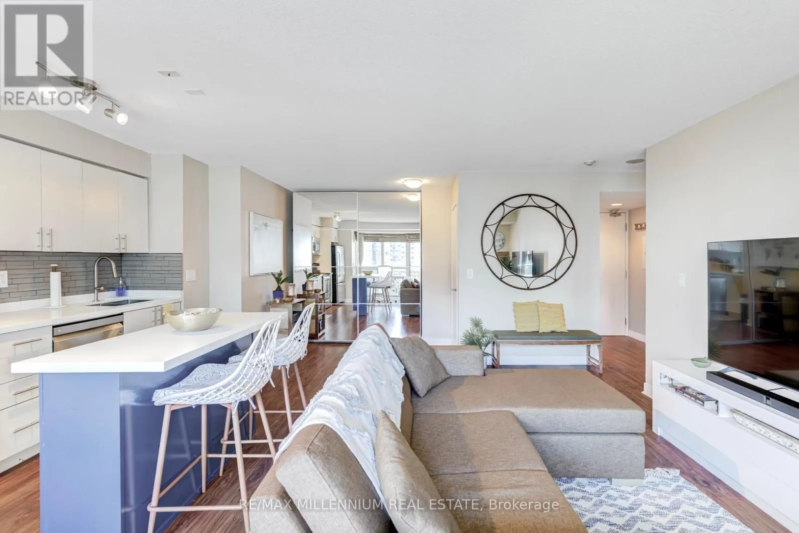 Apartment for rent: 2114 - 155 Legion Road N, Toronto, Ontario M8Y 0A7