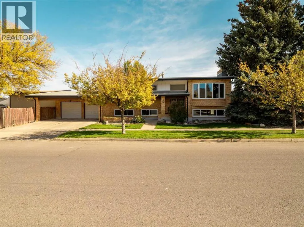 House for rent: 2115 40 Street S, Lethbridge, Alberta T1K 4Z4