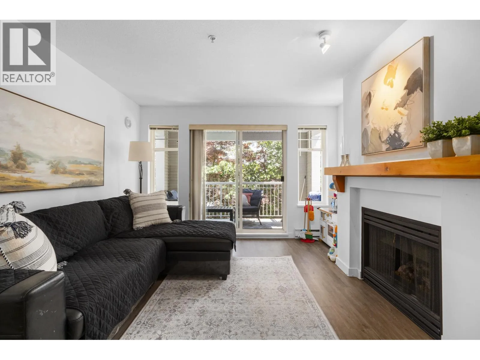 Apartment for rent: 212 1432 Parkway Boulevard, Coquitlam, British Columbia V3E 3L9