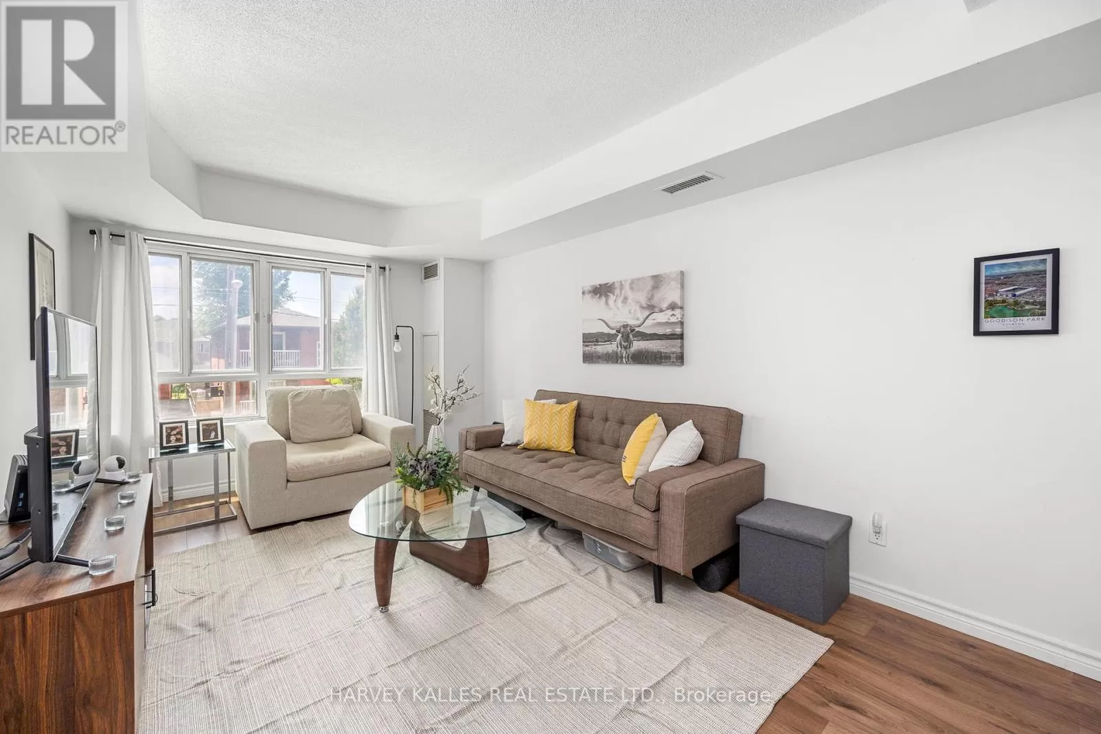 Apartment for rent: 212 - 15 Maplewood Avenue, Toronto, Ontario M6C 4B4