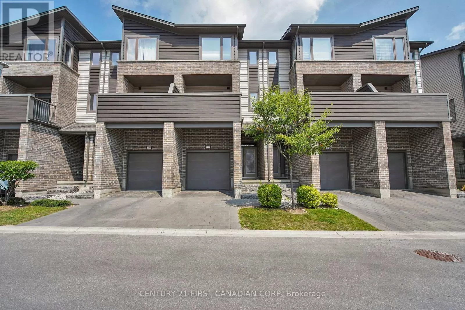 Row / Townhouse for rent: 212 - 1960 Dalmagarry Road, London North, Ontario N6G 0T8