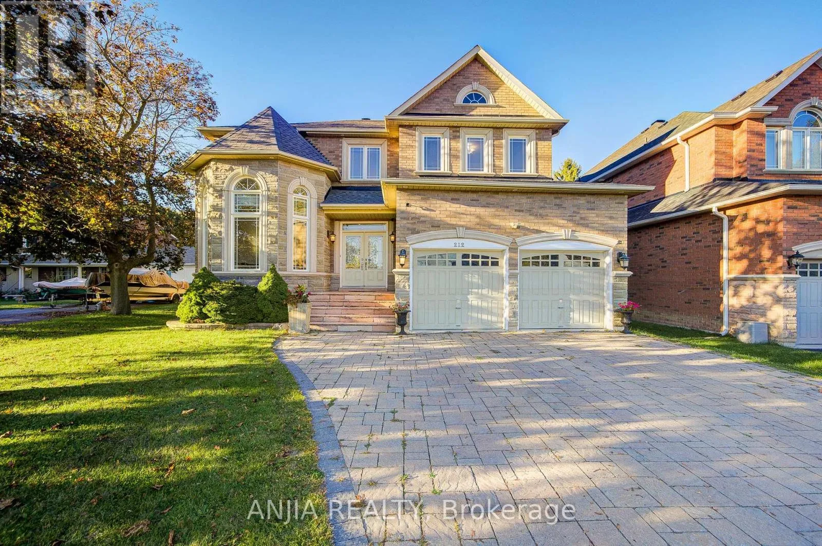 House for rent: 212 19th Avenue, Richmond Hill, Ontario L4E 3P6