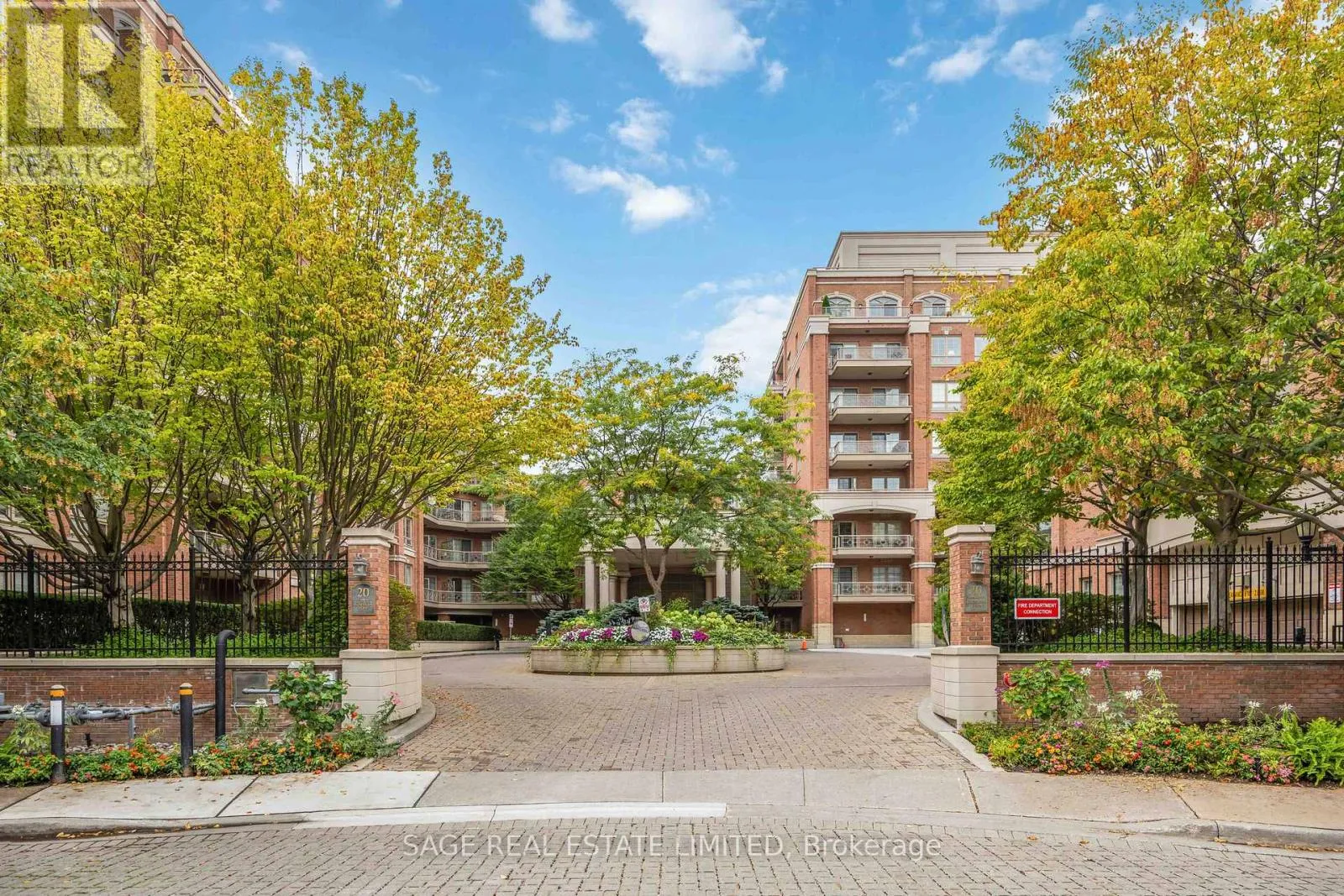 Apartment for rent: 212 - 20 Burkebrook Place, Toronto, Ontario M4G 0A1