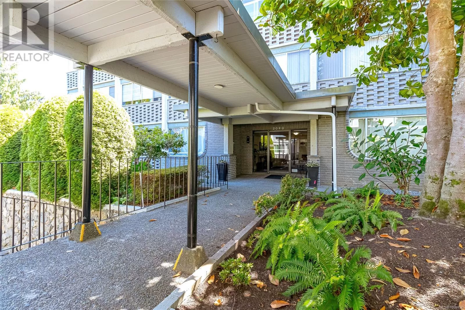 Apartment for rent: 212 2040 White Birch Rd, Sidney, British Columbia V8L 2R1