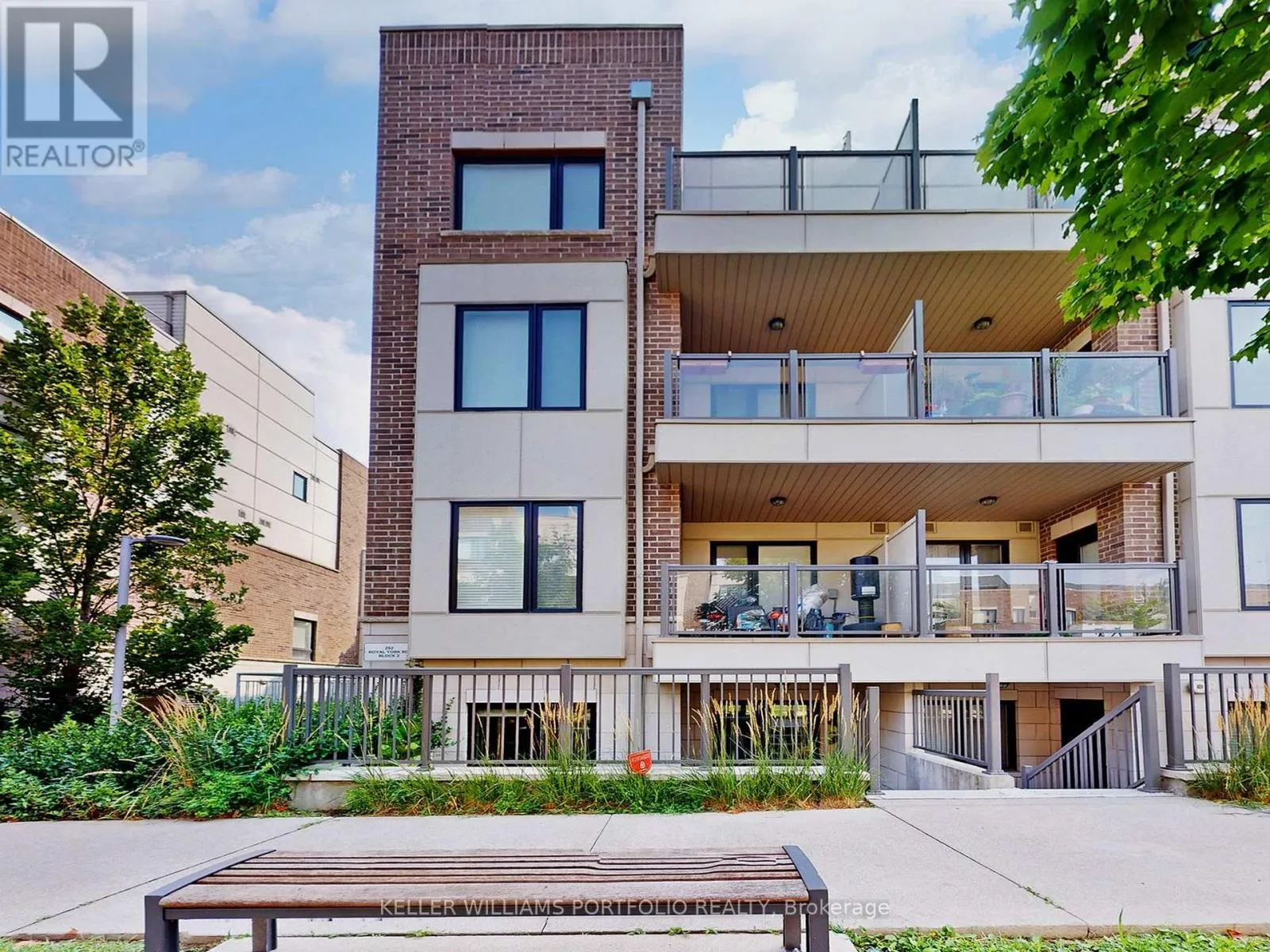 Row / Townhouse for rent: 212 - 252 Royal York Road, Toronto, Ontario M8V 1Y8