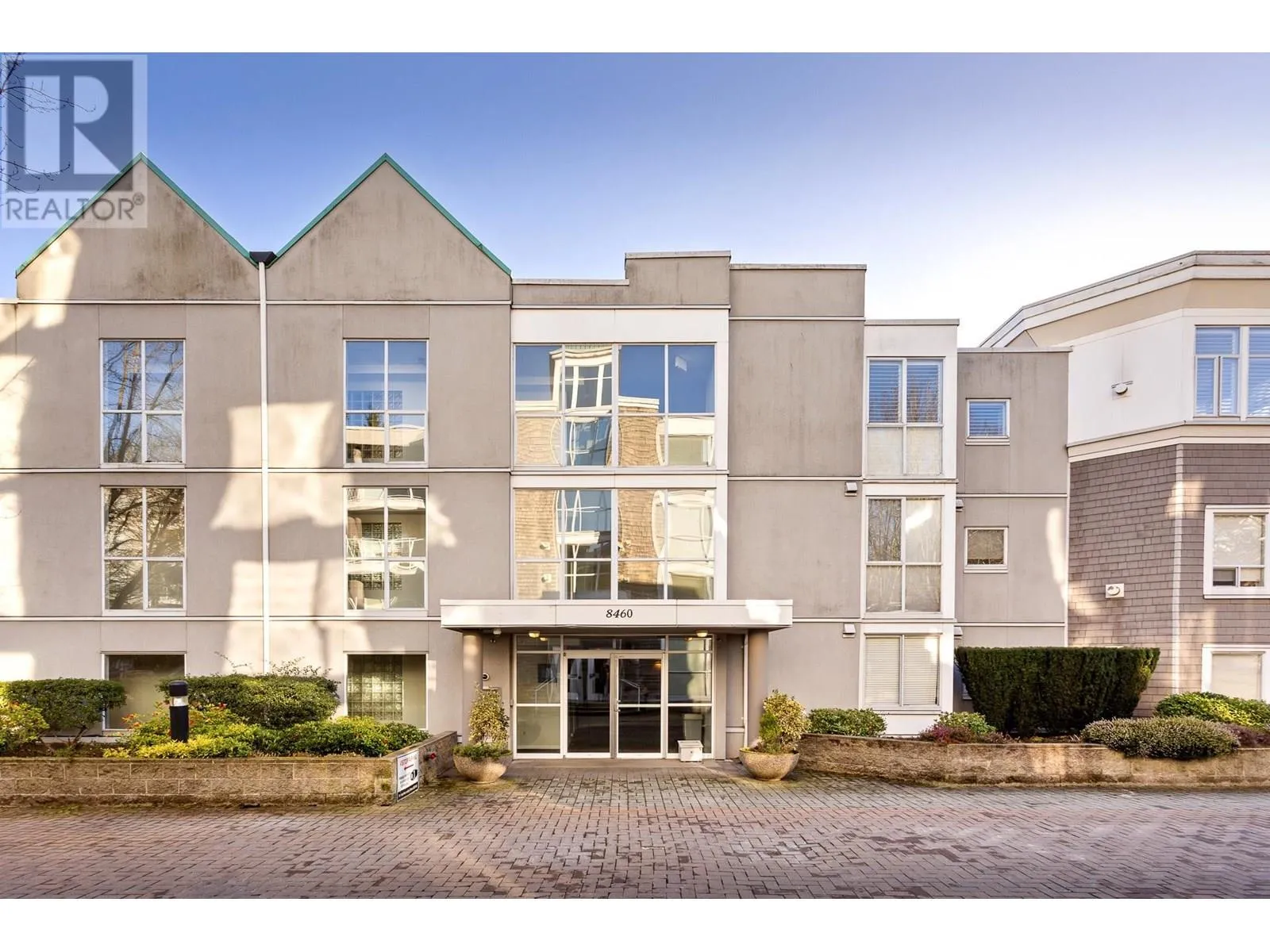 Apartment for rent: 212 8460 Jellicoe Street, Vancouver, British Columbia V5S 4S8