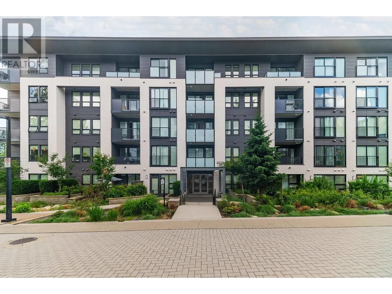 Apartment for rent: 212 9228 Slopes Mews, Burnaby, British Columbia V5A 0E9