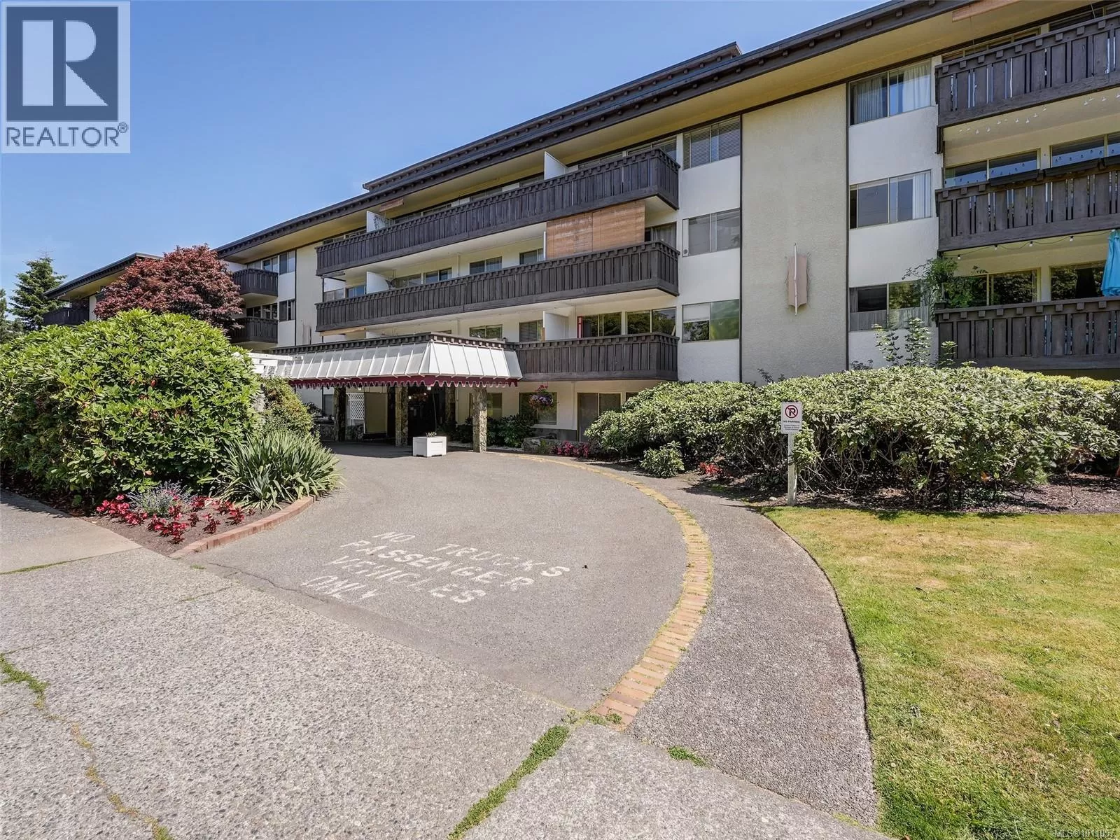 Apartment for rent: 212 964 Heywood Ave, Victoria, British Columbia V8V 2Y5