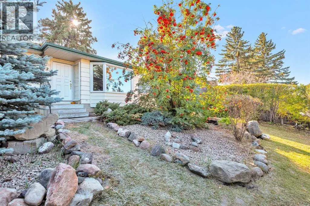 House for rent: 212 Dovercrest Place Se, Calgary, Alberta T2B 1Y5