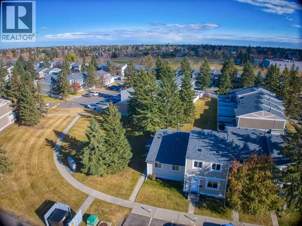 Row / Townhouse for rent: 212 Georgian Villas Ne, Calgary, Alberta t2a 7c9