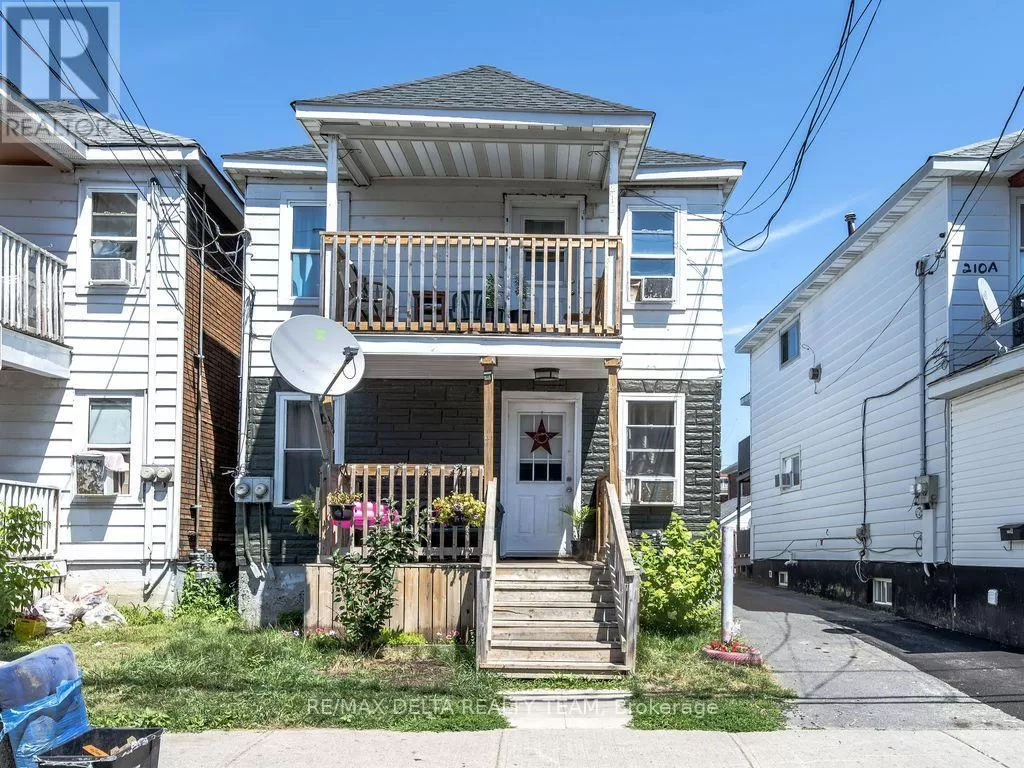 Duplex for rent: 212 Mc Connell Avenue, Cornwall, Ontario K6H 4L3