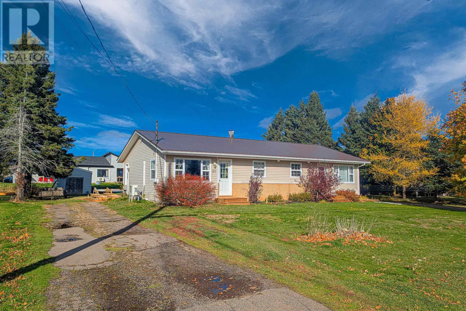 Duplex for rent: 21-23 Thorndale Avenue, Charlottetown, Prince Edward Island C1E 1T1