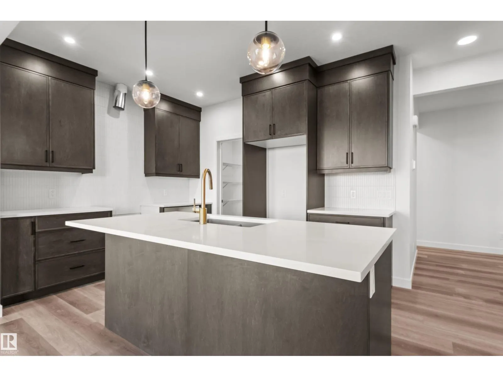 House for rent: 2124 Muckleplum Cr Sw, Edmonton, Alberta T6X 3G9