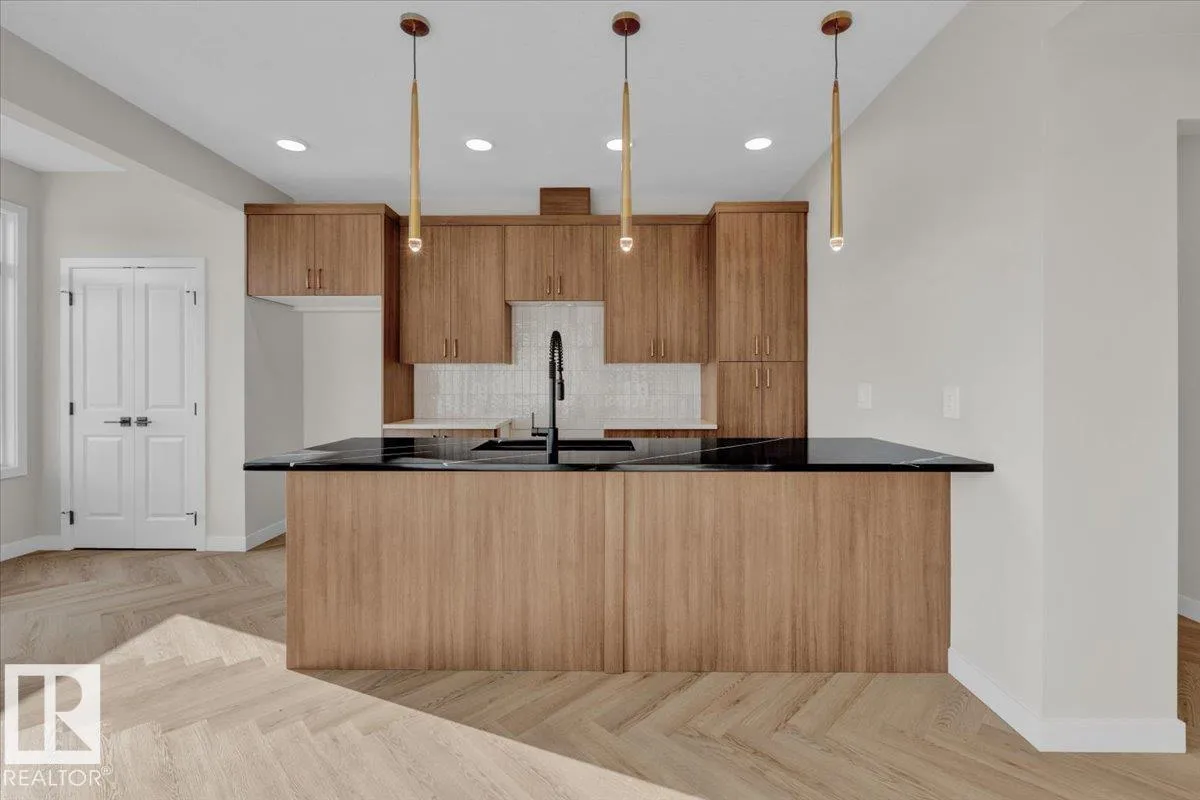 House for rent: 2127 Crossbill Ln Nw, Edmonton, Alberta T5S 0W3