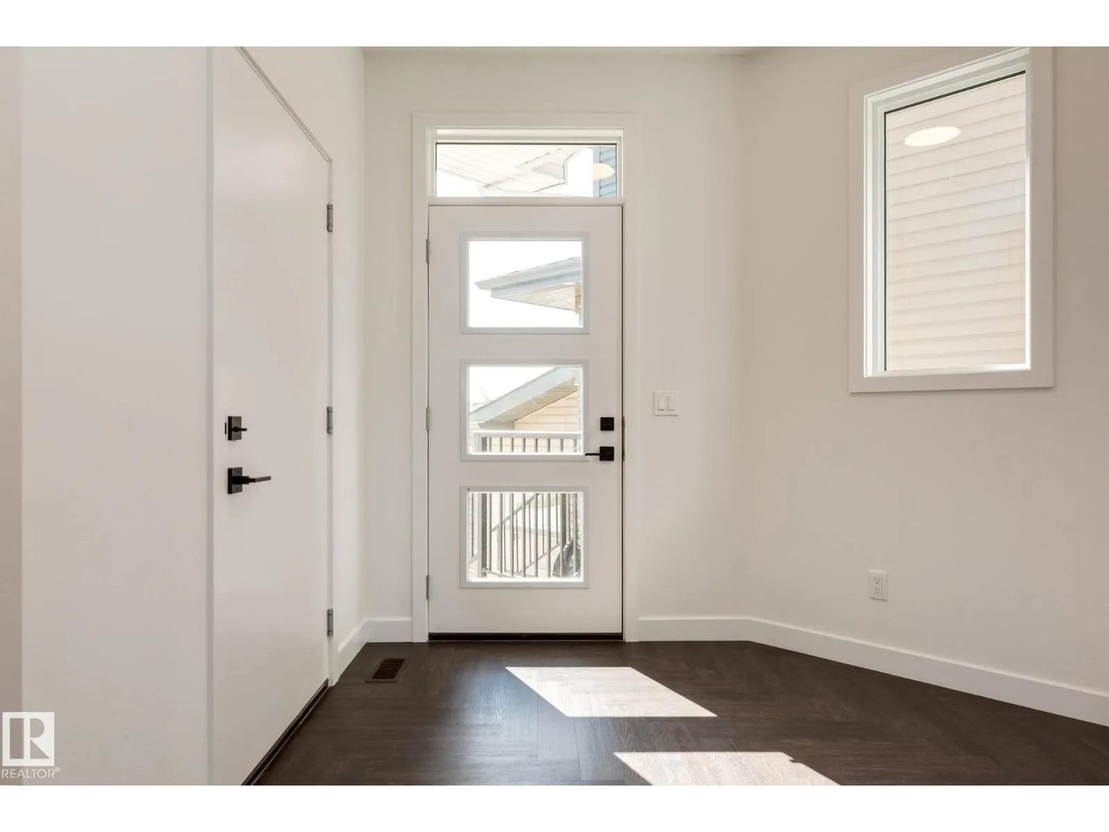 Duplex for rent: 2128 Crossbill Ln Nw, Edmonton, Alberta T5S 0W3