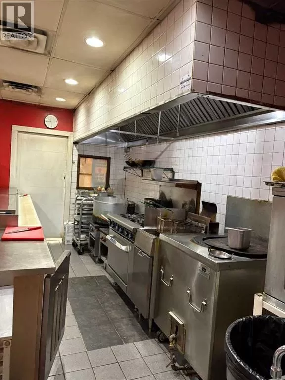 2128 Crowchild Trail Nw, Calgary, Alberta T2M 3Y7