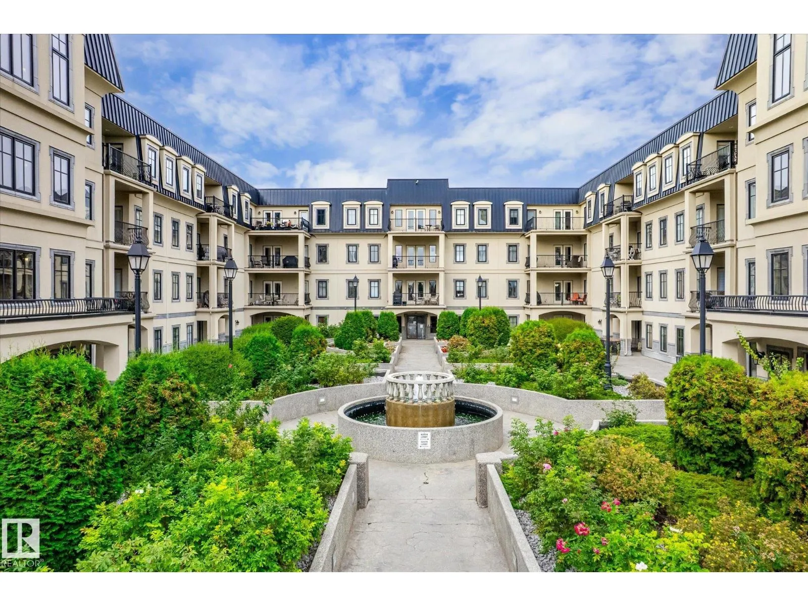 Apartment for rent: #213 1406 Hodgson Wy Nw, Edmonton, Alberta T6R 3N1