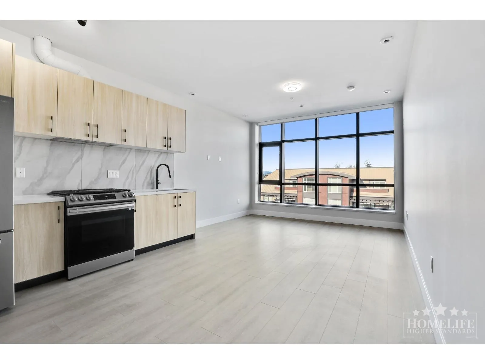 Apartment for rent: 213 14858 60 Avenue, Surrey, British Columbia V3S 0B5