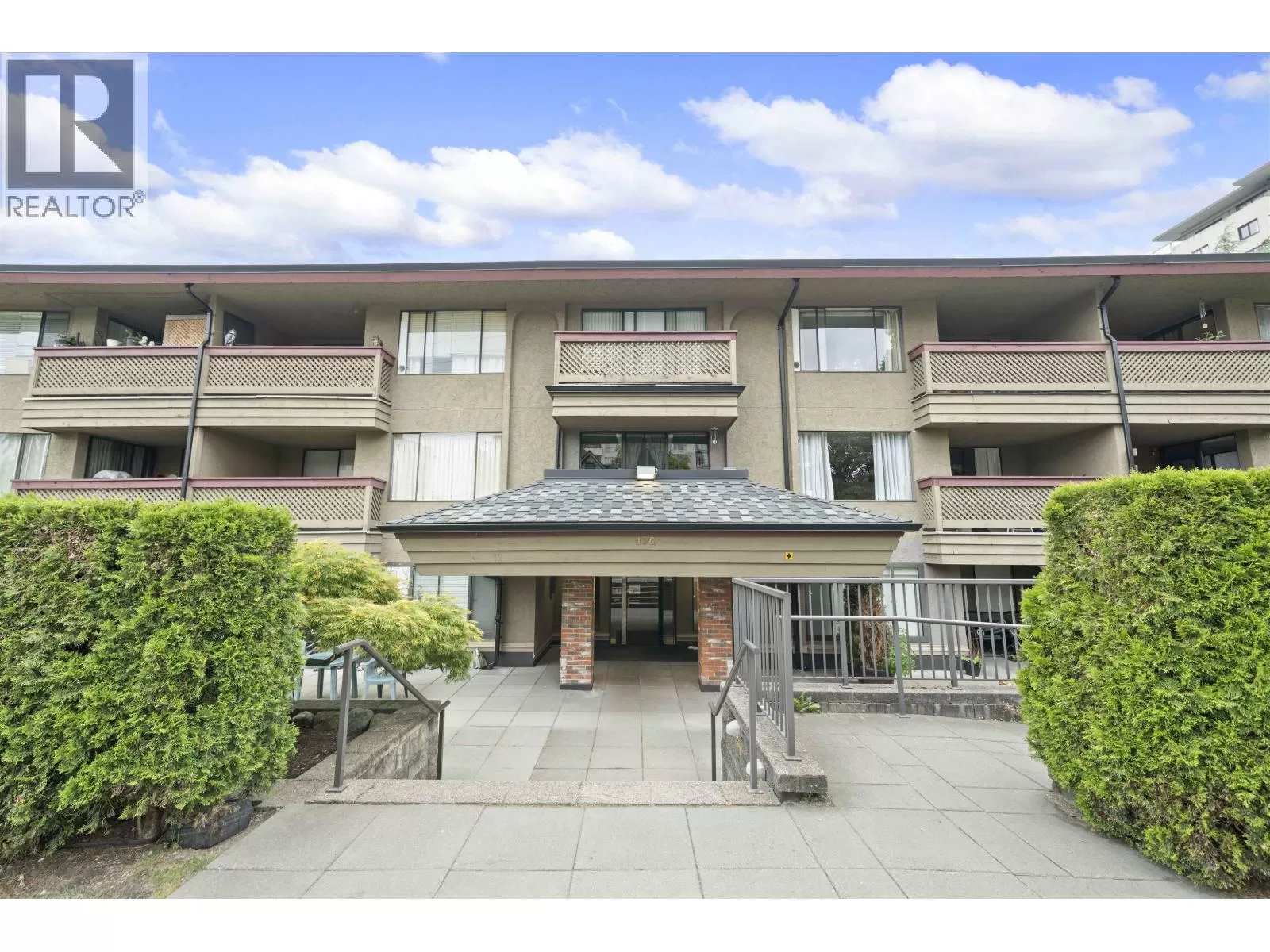 Apartment for rent: 213 436 Seventh Street, New Westminster, British Columbia V3M 3L3