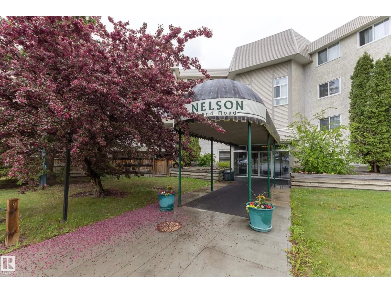 Apartment for rent: #213 5125 Riverbend Rd Nw, Edmonton, Alberta T6H 5K5