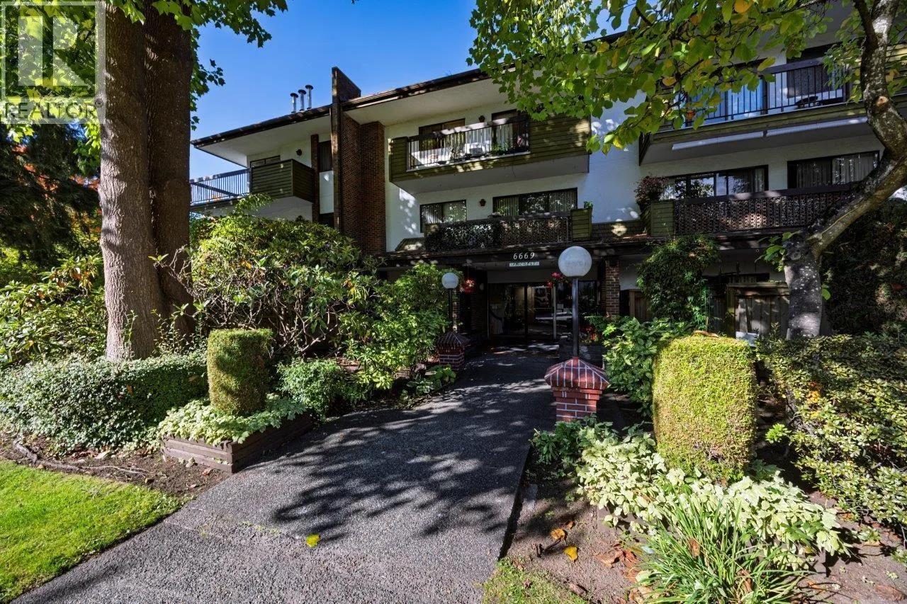 Apartment for rent: 213 6669 Telford Avenue, Burnaby, British Columbia V5H 4A1