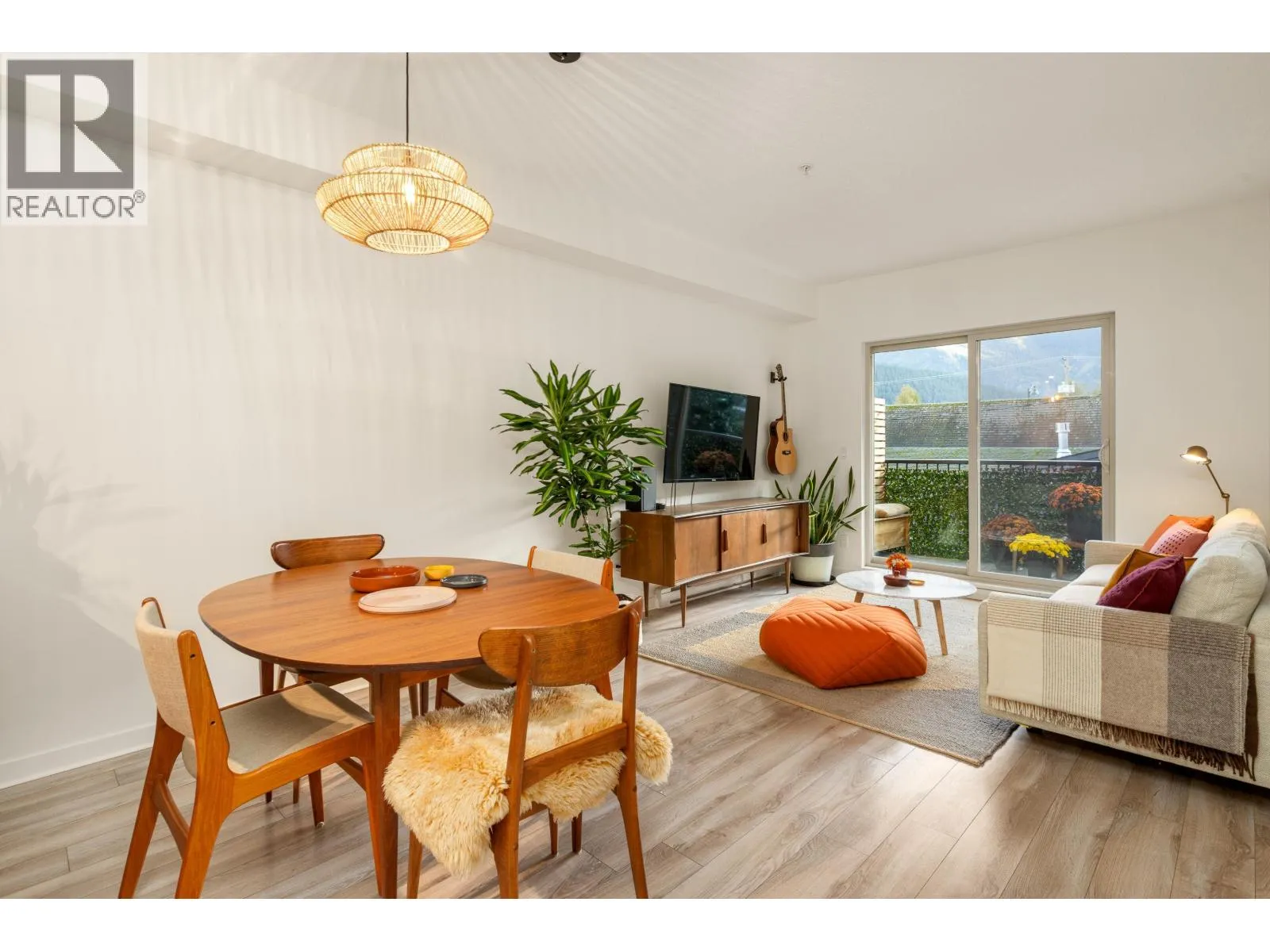 Apartment for rent: 213 7445 Frontier Street, Pemberton, British Columbia V0N 2L1