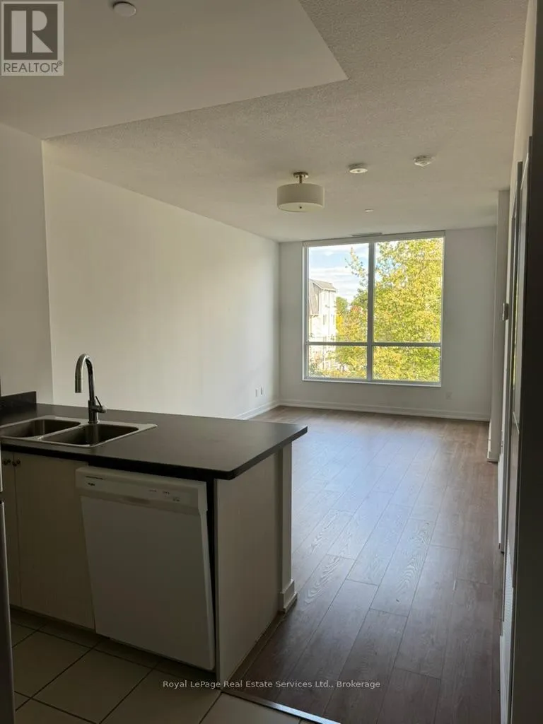 Apartment for rent: 213 - 8 Trent Avenue, Toronto, Ontario M4C 0A6