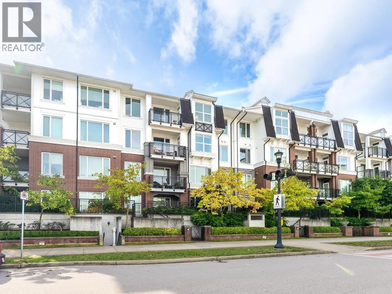 Apartment for rent: 213 9388 Mckim Way, Richmond, British Columbia V6X 0J7